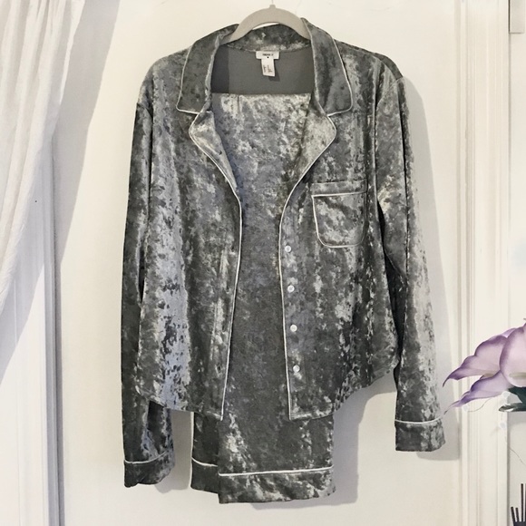 Forever 21 Velvet Pyjamas - Picture 3 of 7